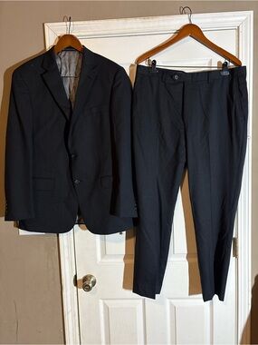 Men's Black Two-Piece Suit - Classic Tailored Set